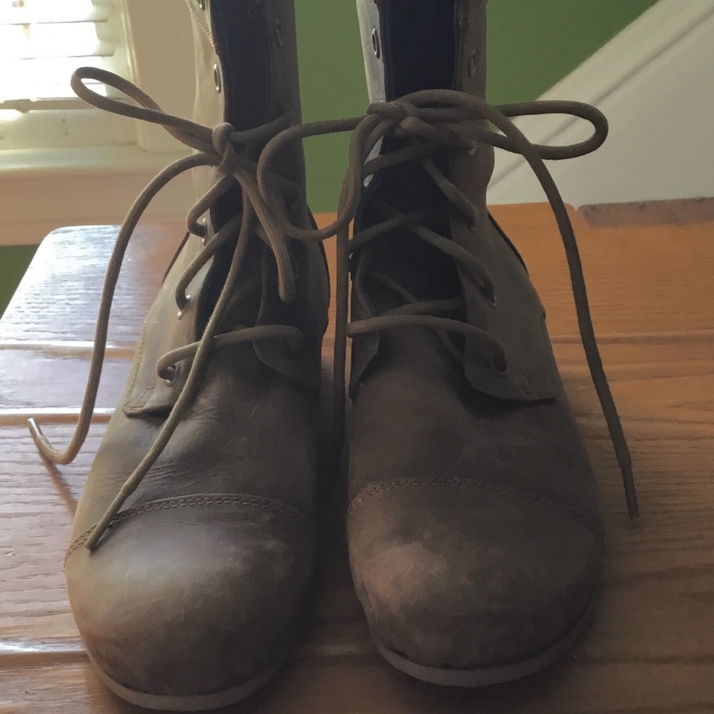 NWOB John Fluevog Disressed Combat Boots Size 7M